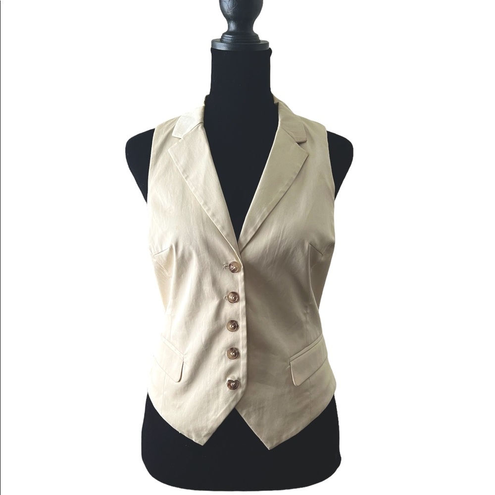 Off White Single breasted tailored vest.